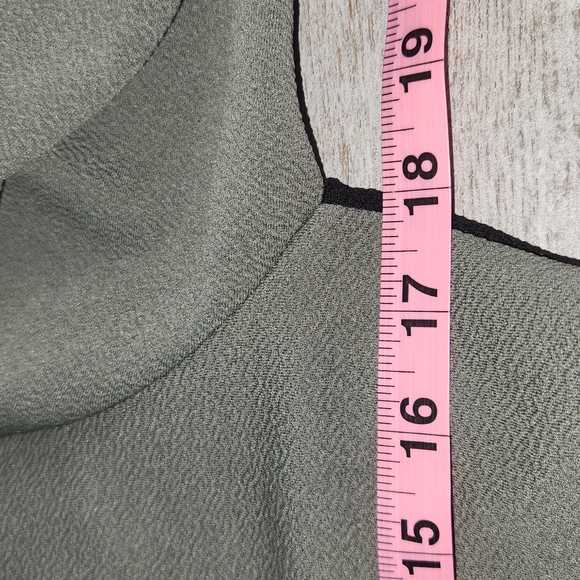 ALMOST FAMOUS DRAPPED DRESS OLIVE GREEN COLOR SIZE XL SHORT SLEEVES - Picture 10 of 14